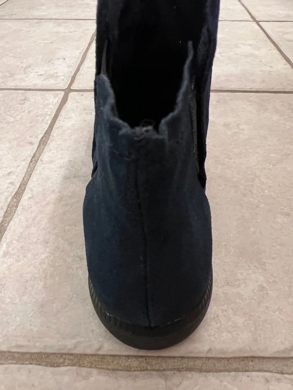 Deep Indigo Suede Women’s Munro Ankle Boots Featuring a Ruched Design Size 7